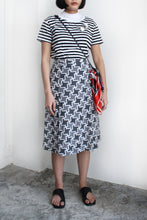 Load image into Gallery viewer, MONO ZIGZAG PRINT SKIRT