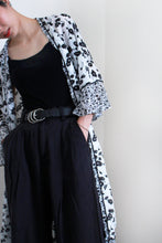 Load image into Gallery viewer, MONO FLORAL ROBE WITH RUFFLES