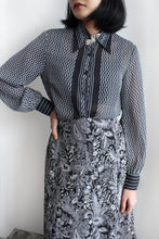 Load image into Gallery viewer, MONO PRINTED SHEER BLOUSE