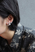 Load image into Gallery viewer, HAMMERED ETCHED BIRD EARRINGS