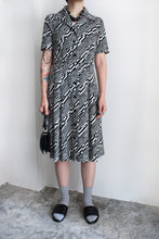 Load image into Gallery viewer, B/W JAZZY GEO PRINT DRESS