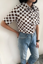 Load image into Gallery viewer, WHITE SHIRT WITH BROWN CLOVER