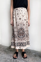 Load image into Gallery viewer, LE PORTE RASO PATTERN SKIRT