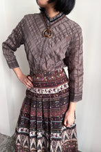 Load image into Gallery viewer, PINORE / BROWN WAFFLE ARGYLE BLOUSE