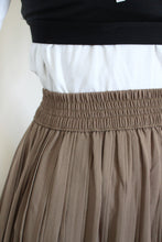 Load image into Gallery viewer, GREEN DOUBLE PLEATED SKIRT