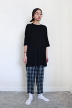 Load image into Gallery viewer, JOAN BLACK OVERSIZED TOP