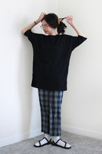 Load image into Gallery viewer, JOAN BLACK OVERSIZED TOP