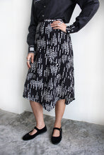Load image into Gallery viewer, WAVY DOTTED MIDI SKIRT