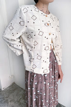 Load image into Gallery viewer, WHITE CUBED TUNIC BLOUSE