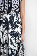 Load image into Gallery viewer, FAUNA SILKY FLARE SKIRT