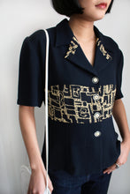 Load image into Gallery viewer, NAVY FUZZO PRINT BLOUSE