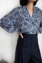 Load image into Gallery viewer, BACTERIO PATTERN BLOUSE