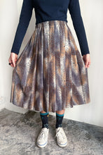 Load image into Gallery viewer, DAISY GARDEN PLEATED SKIRT