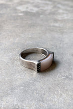 Load image into Gallery viewer, MOP STERLING SILVER RING