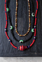 Load image into Gallery viewer, RED GLASS BEADED NECKLACE