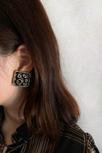 Load image into Gallery viewer, SQUARED BLACK ENAMEL CLIP ON EARRINGS