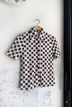 Load image into Gallery viewer, WHITE SHIRT WITH BROWN CLOVER