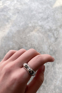 ABSTRACT CURVE RING