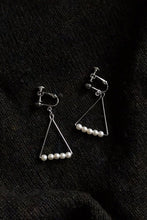 Load image into Gallery viewer, TANGLED FAUX PEARLS EARRINGS
