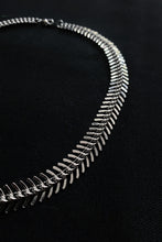 Load image into Gallery viewer, FISHBONE NECKLACE